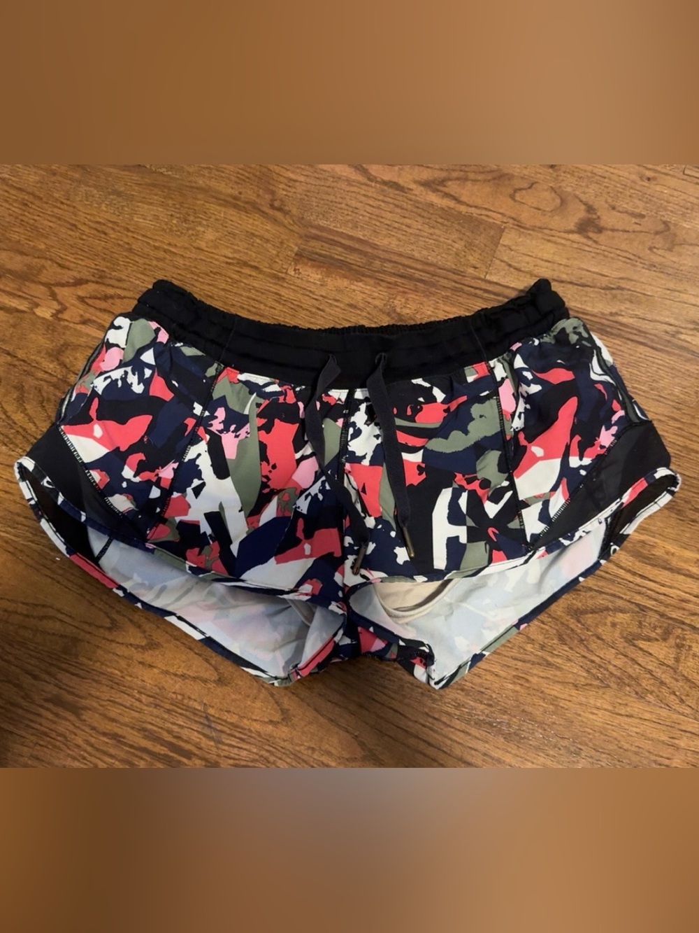 Women’s Lululemon Athletics Multicolor Abstract Print Hotty Hot Shorts